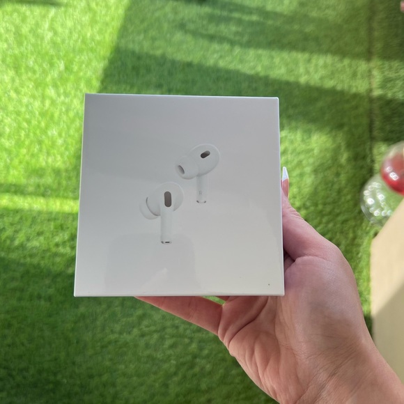 AirPods Pro (2nd generation) with MagSafe Charging Case (USB‑C) - Picture 3 of 3